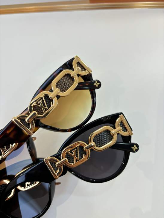 Picture of Louis Vuitton Sunglasses _SKUfw76770148fw